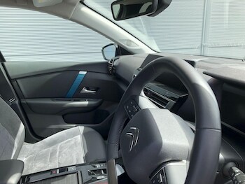 Used Citroen e-C4 2023 for sale - 74920297: Photo
