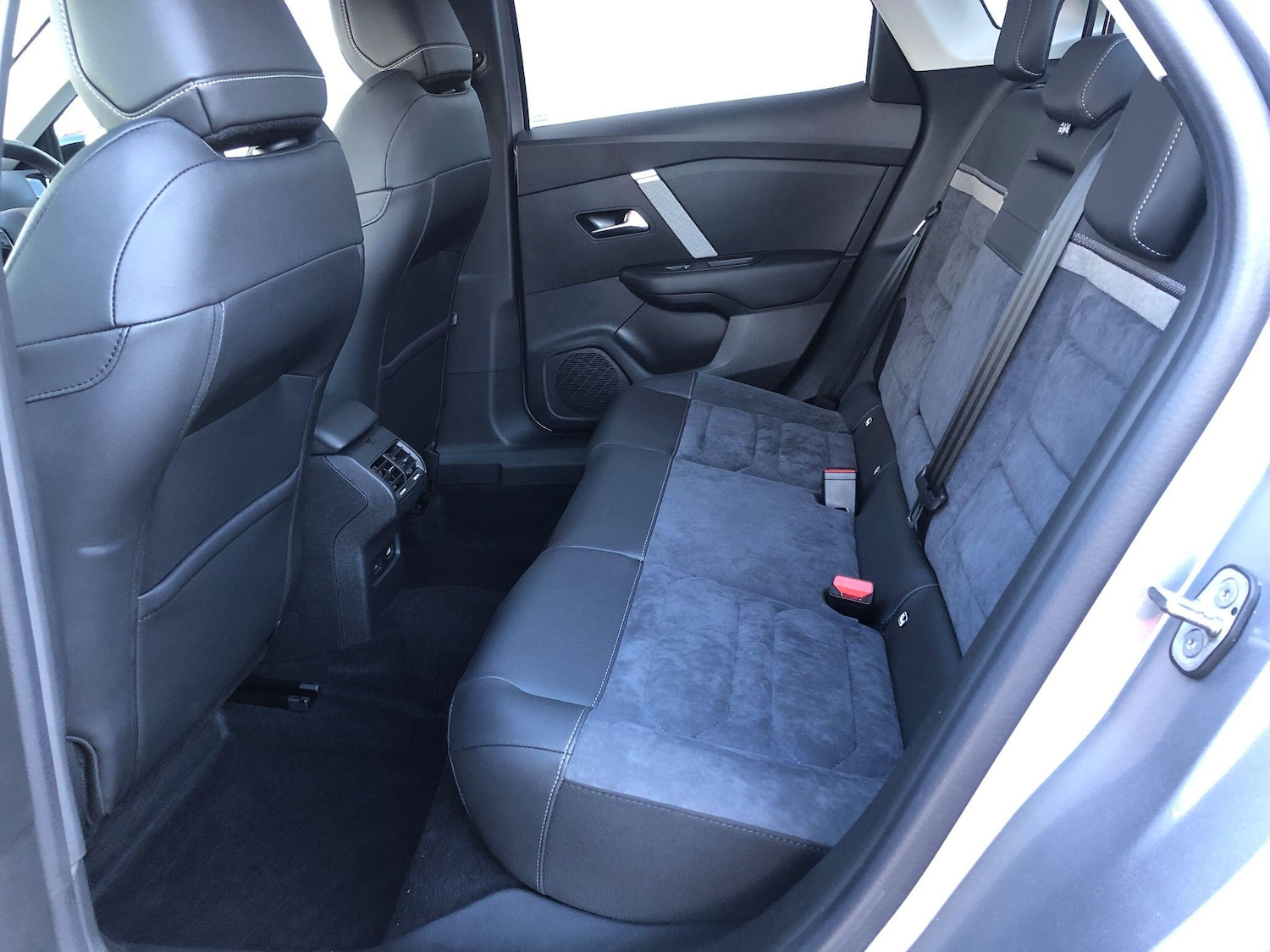 Used Citroen e-C4 X 2024 for sale - 75781838: Photo 18