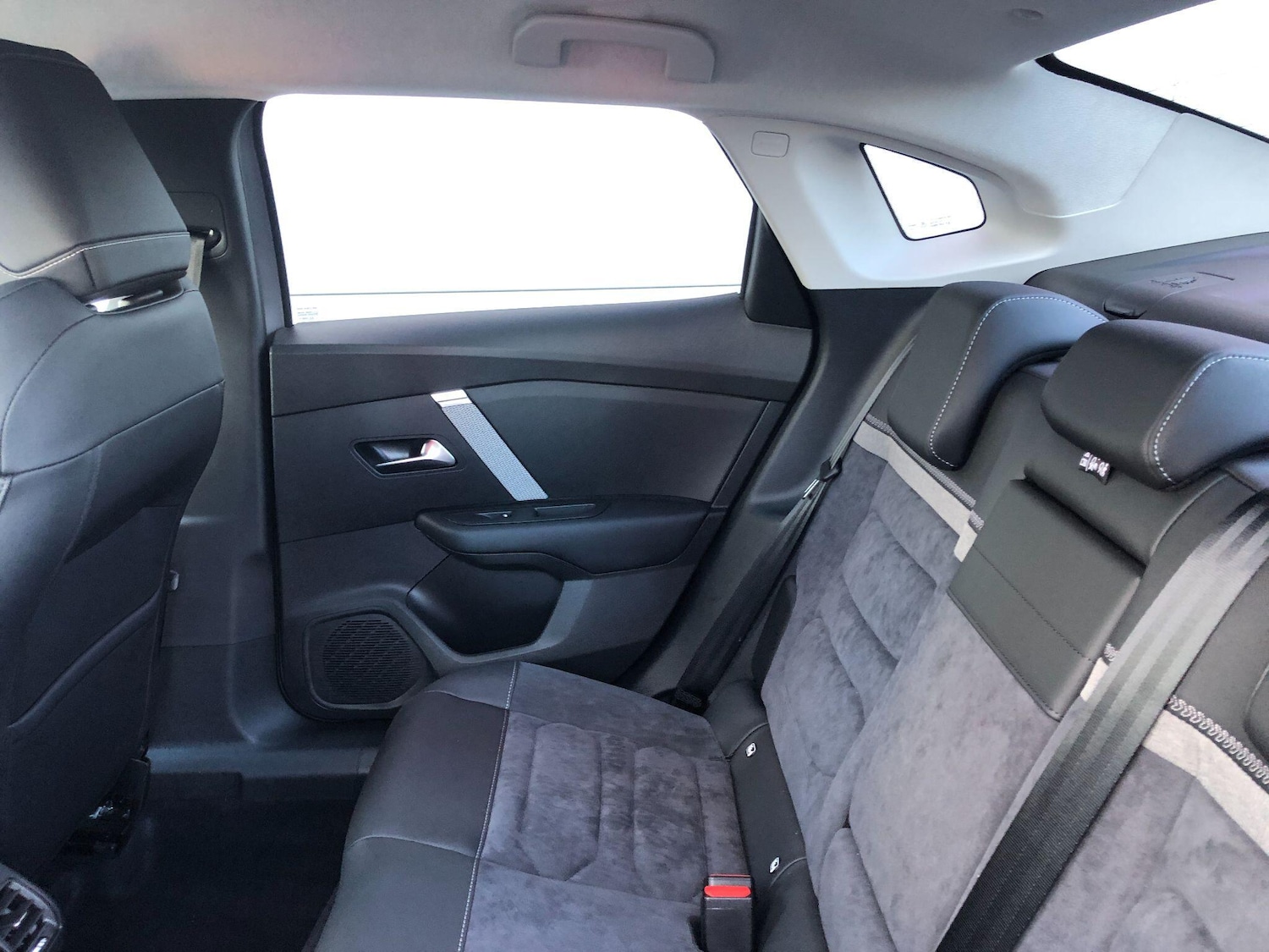 Used Citroen e-C4 X 2024 for sale - 75781838: Photo 20