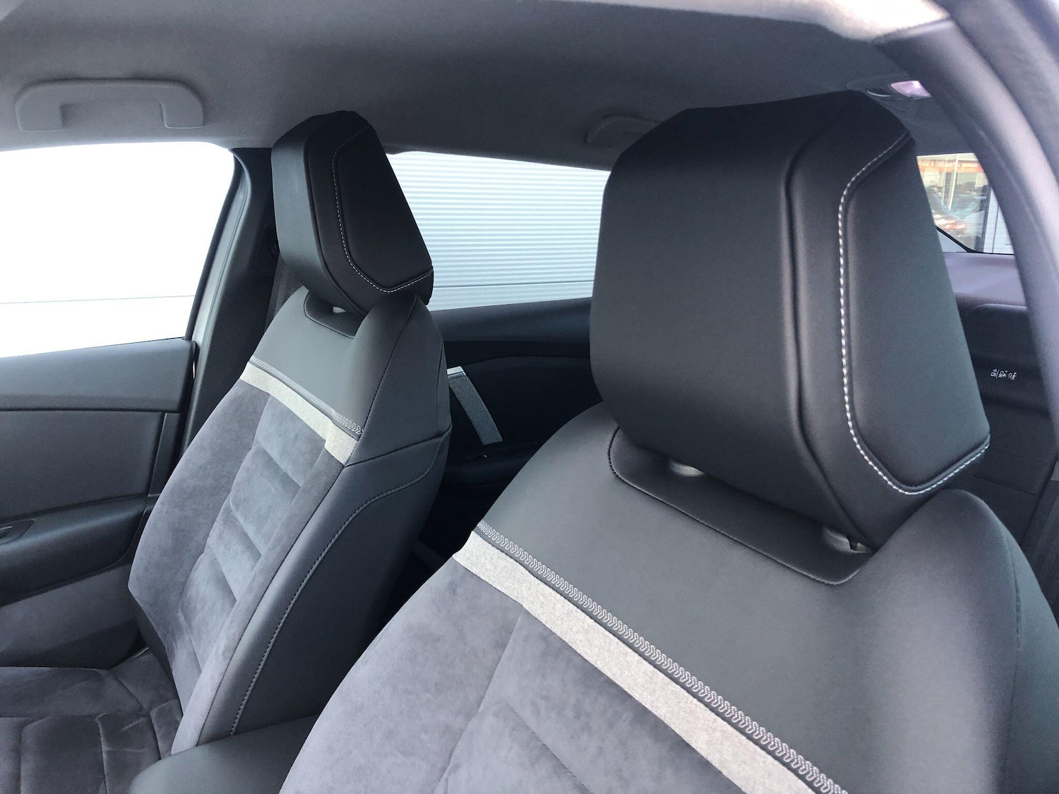 Used Citroen e-C4 X 2024 for sale - 75781838: Photo 23