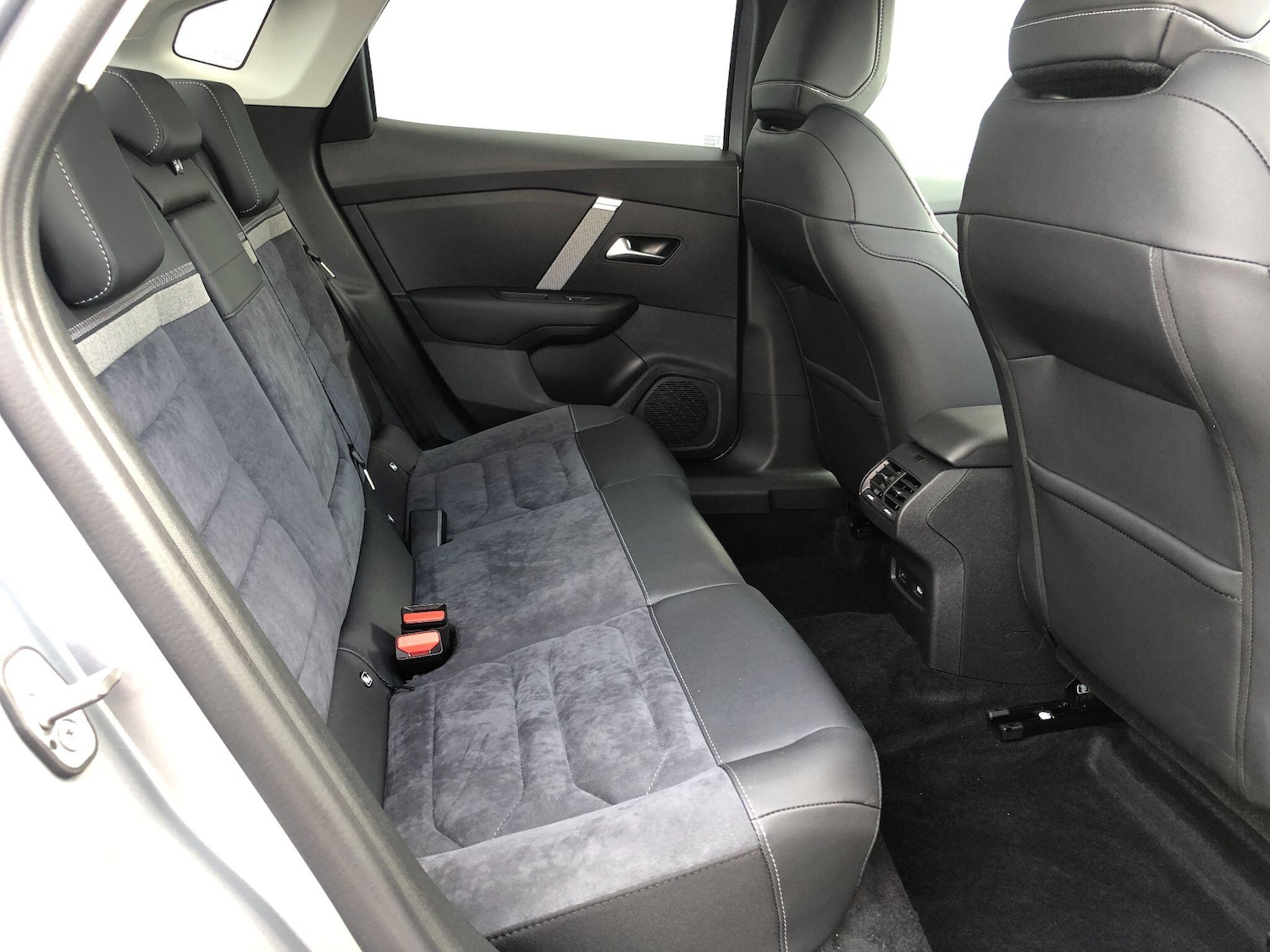 Used Citroen e-C4 X 2024 for sale - 75781838: Photo 28