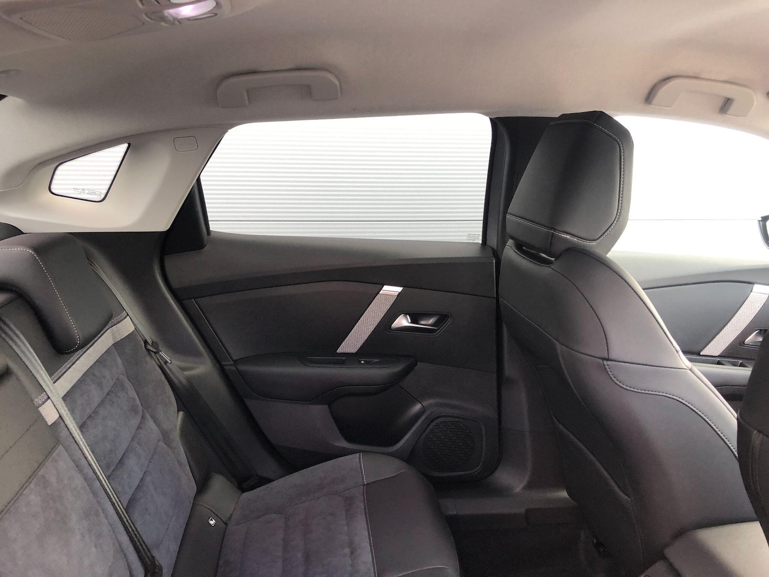 Used Citroen e-C4 X 2024 for sale - 75781838: Photo 30