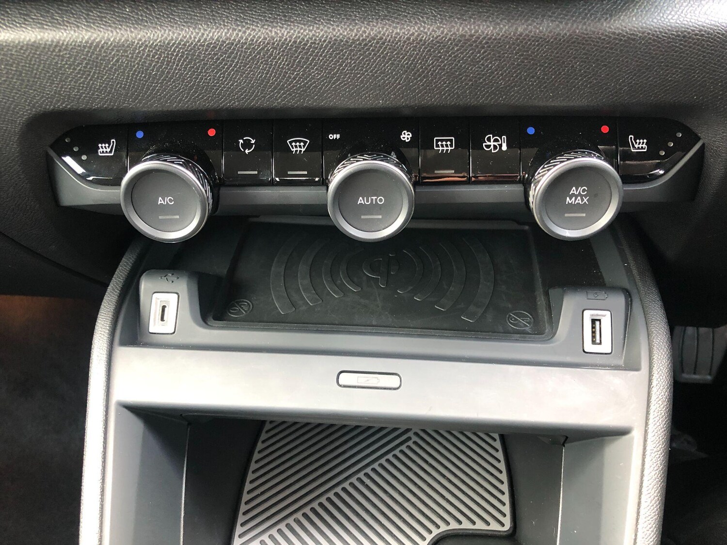 Used Citroen e-C4 X 2024 for sale - 75781838: Photo 40