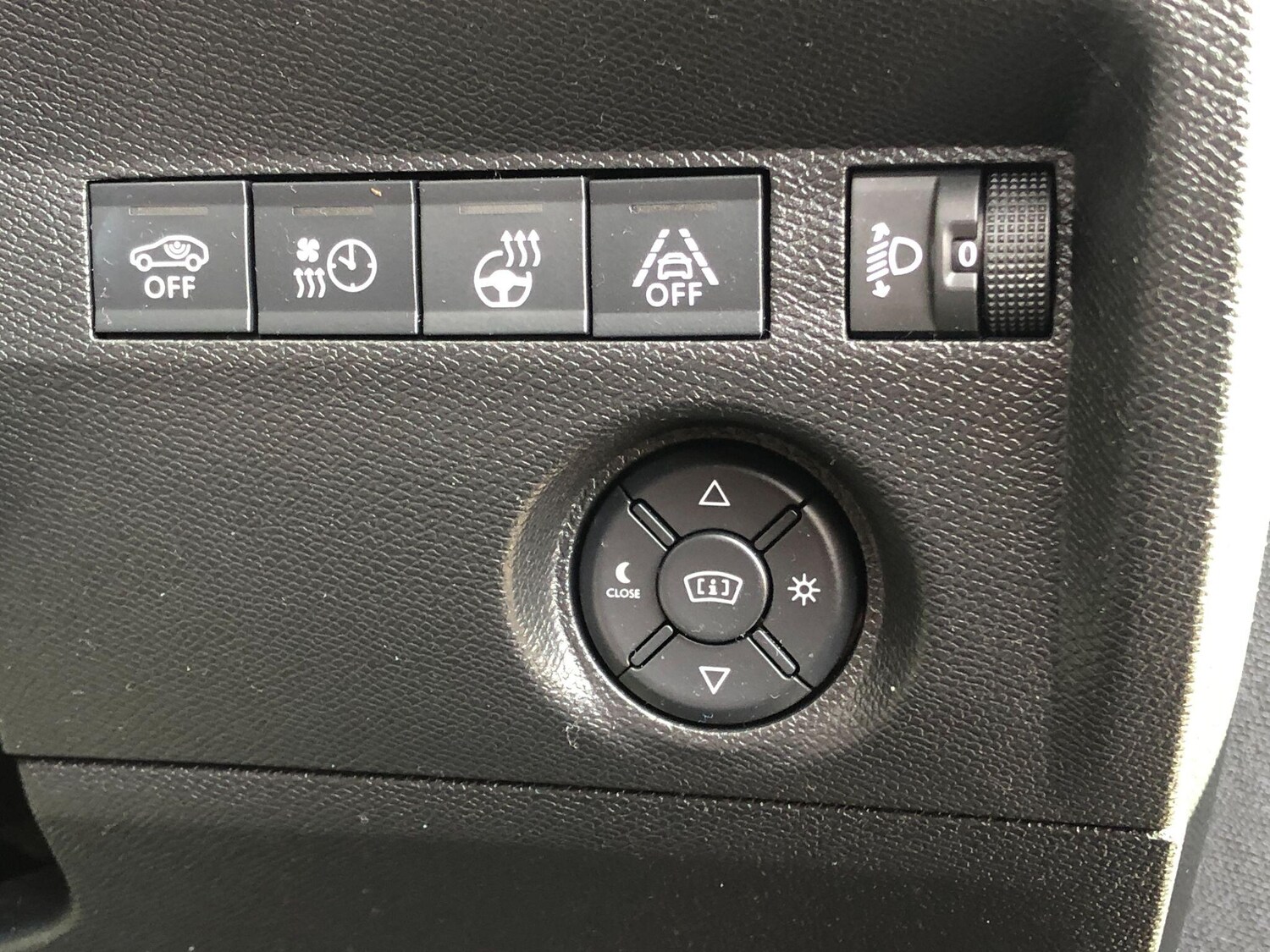 Used Citroen e-C4 2023 for sale - 76042648: Photo 28