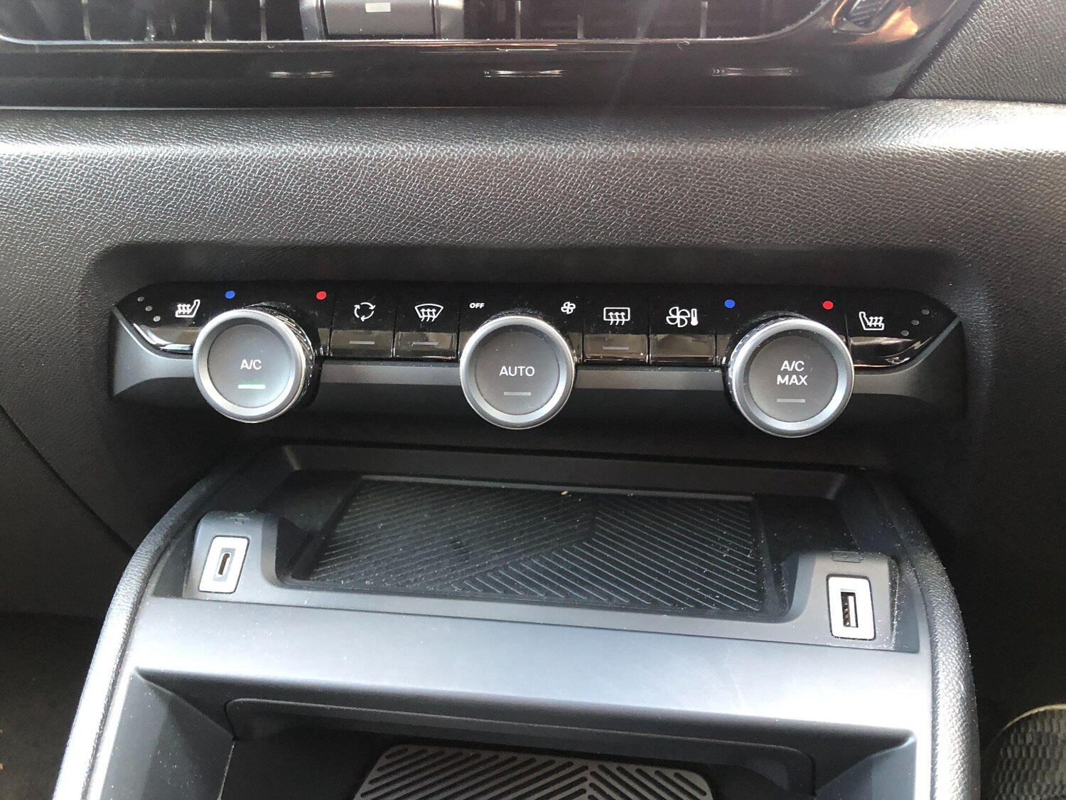 Used Citroen e-C4 2023 for sale - 76042648: Photo 29