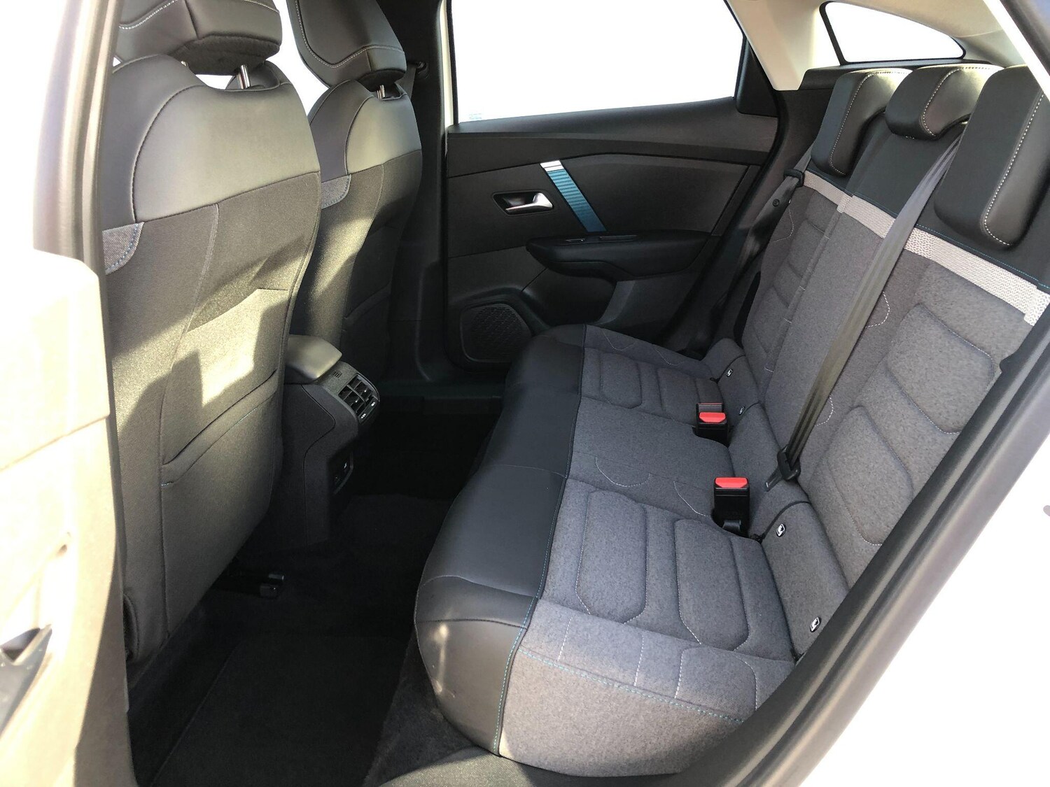 Used Citroen e-C4 2023 for sale - 76549942: Photo 13