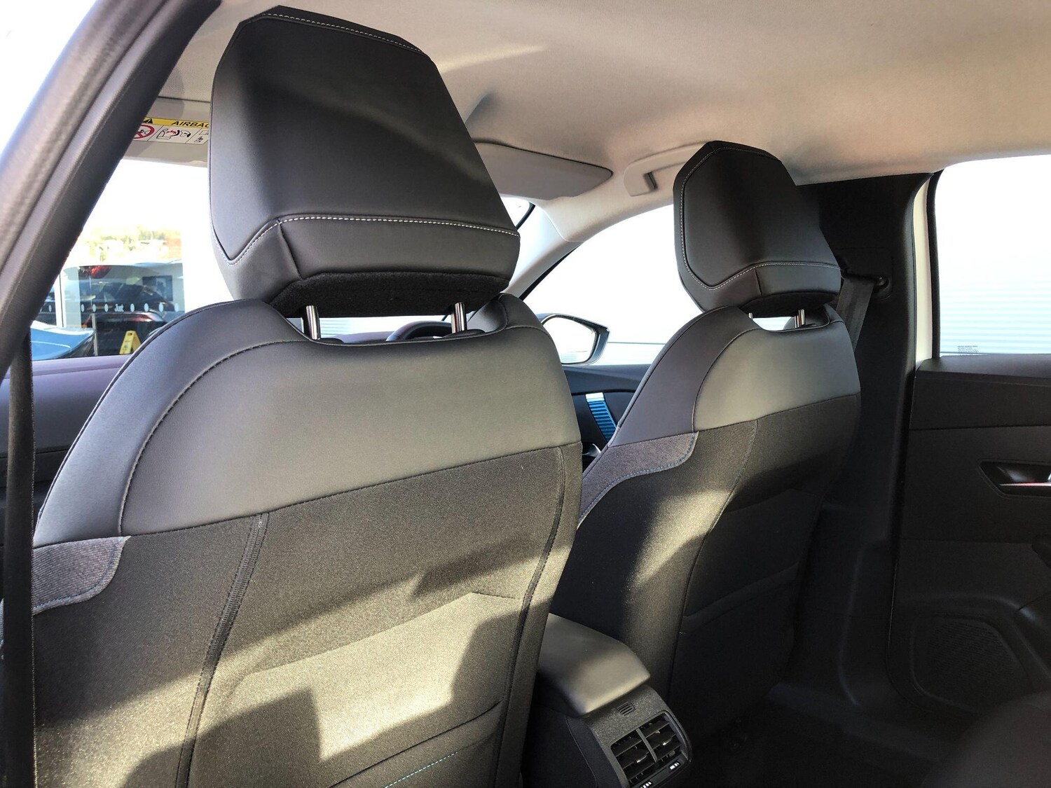 Used Citroen e-C4 2023 for sale - 76549942: Photo 16