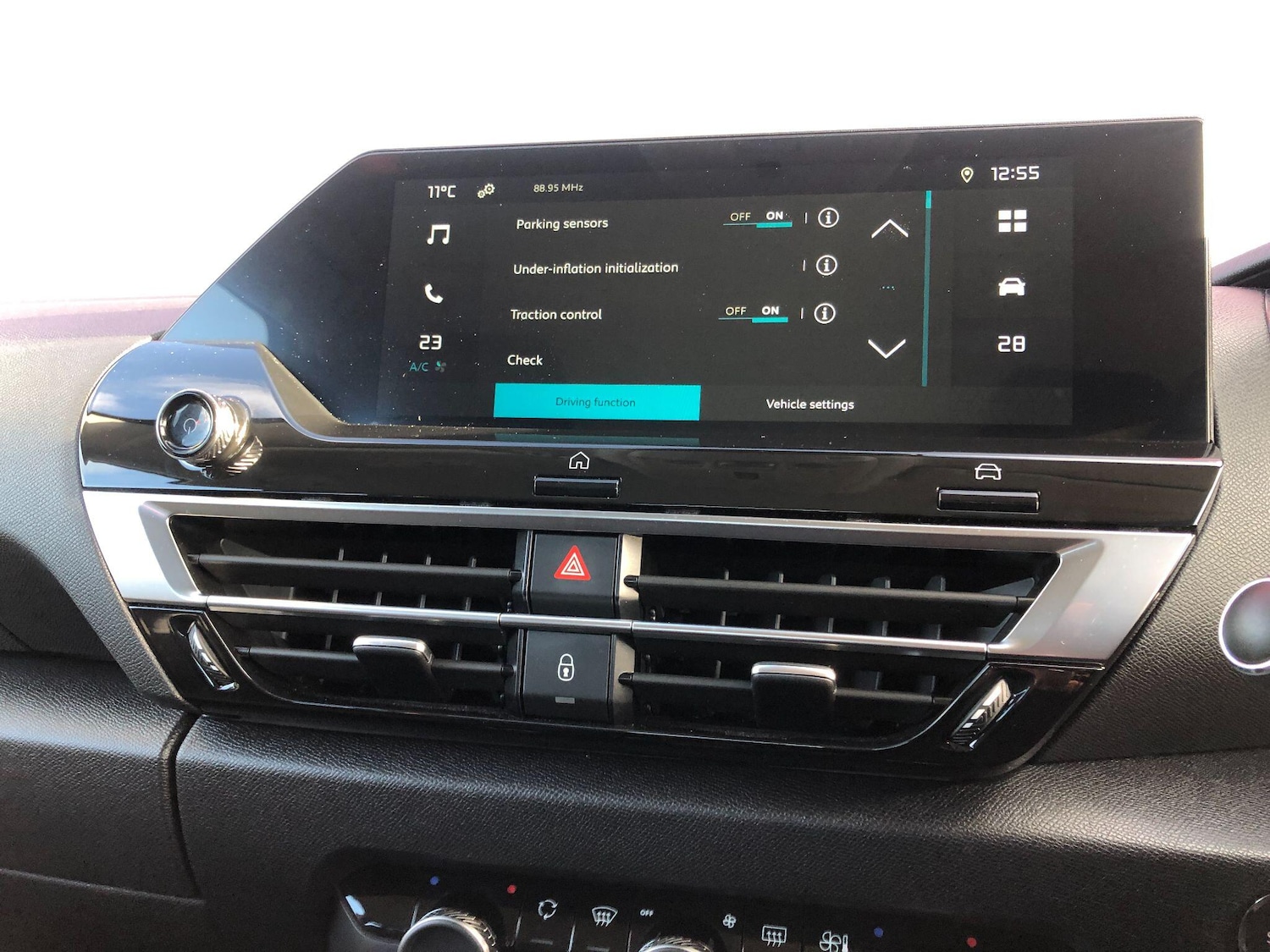 Used Citroen e-C4 2023 for sale - 76549942: Photo 25