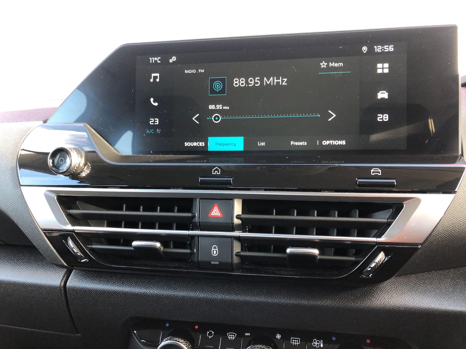 Used Citroen e-C4 2023 for sale - 76549942: Photo 28