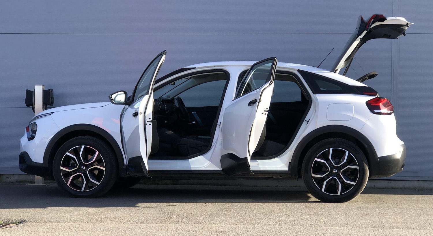 Used Citroen e-C4 2023 for sale - 76549942: Photo 7