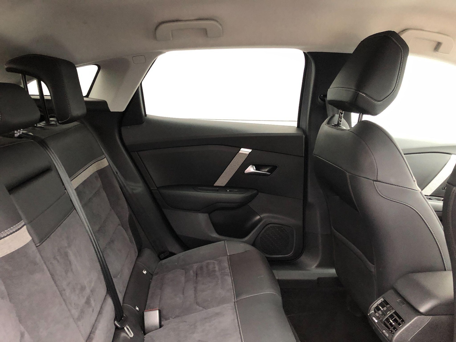 Used Citroen e-C4 2024 for sale - 77510346: Photo 24