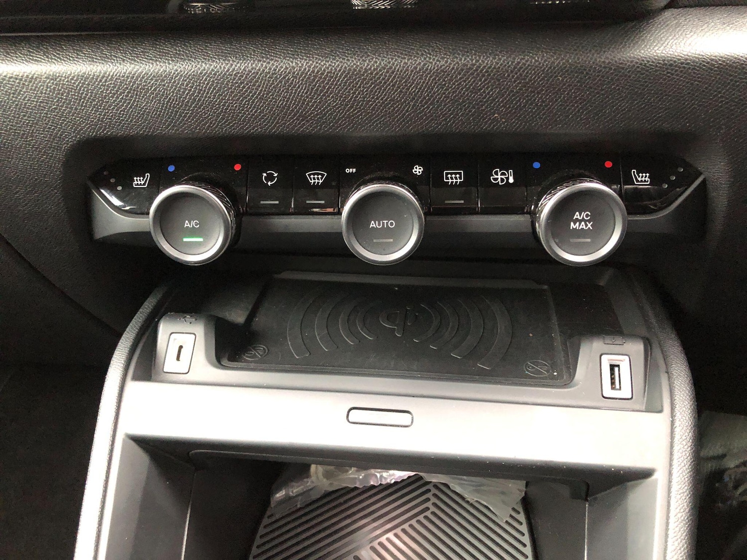 Used Citroen e-C4 2024 for sale - 77510346: Photo 40