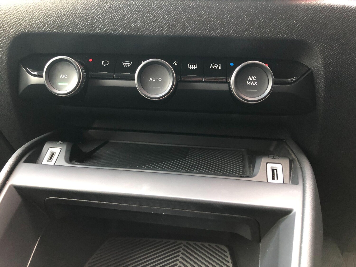 Used Citroen e-C4 2021 for sale - 76337700: Photo 44