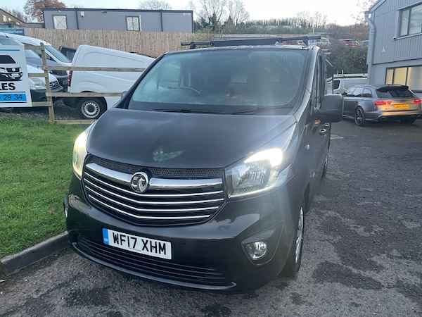 Used Vauxhall Vivaro 2017 for sale - 73077639: Photo 2