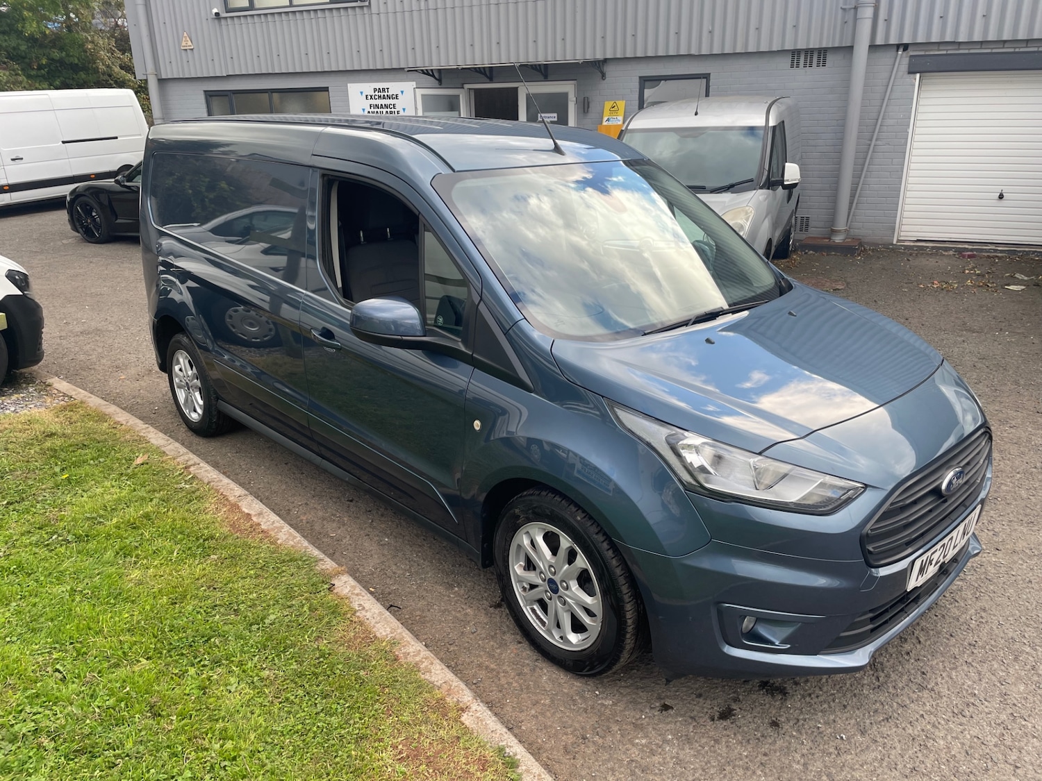 Used Ford Transit Connect 2020 for sale - 76207526: Photo 2