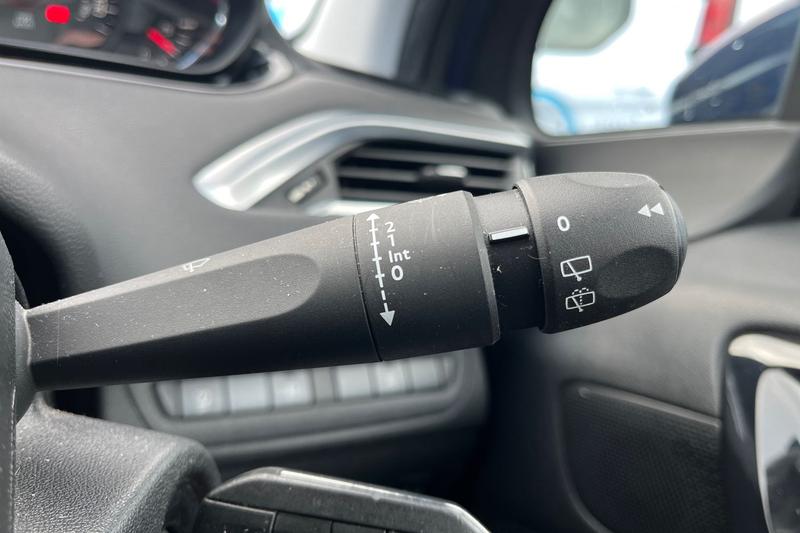 Used Peugeot 208 2015 for sale - 78015277: Photo 15