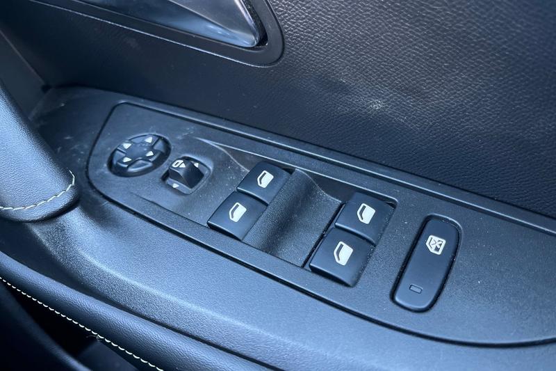 Used Peugeot 2008 for sale - 76931243: Photo 16