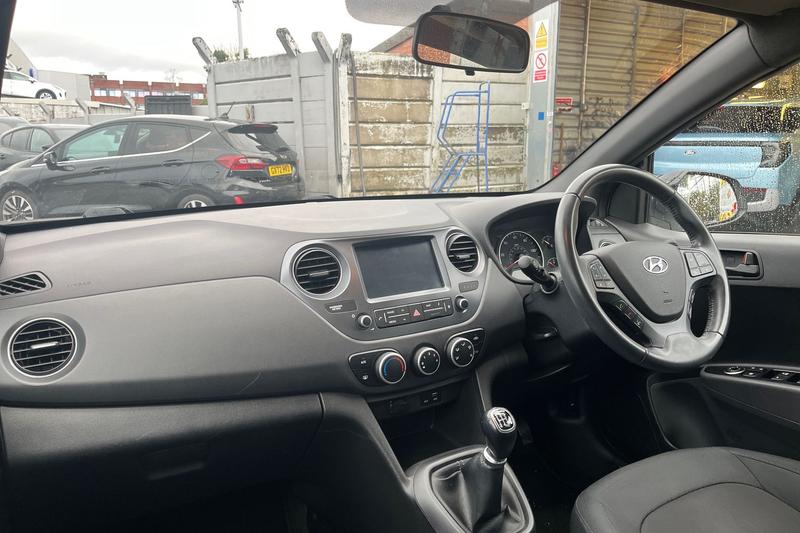 Used Hyundai i10 2018 for sale - 77128183: Photo 18