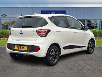Used Hyundai i10 2018 for sale - 77128183: Photo