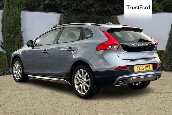 Used Volvo V40 2018 for sale - 76332595: Photo 2