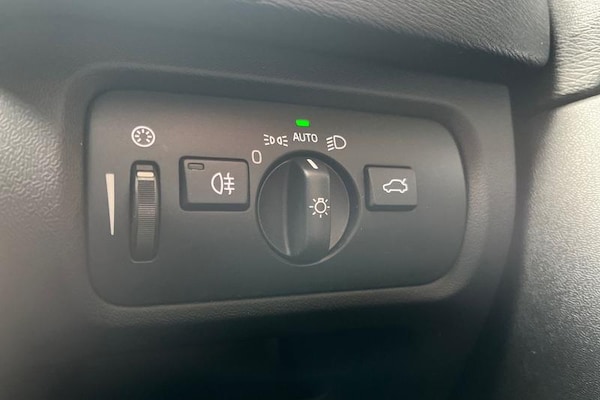 Used Volvo V40 2018 for sale - 76332595: Photo 30