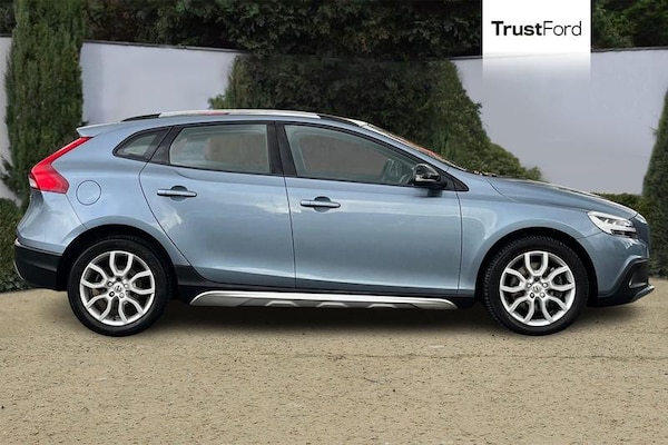 Used Volvo V40 2018 for sale - 76332595: Photo 3