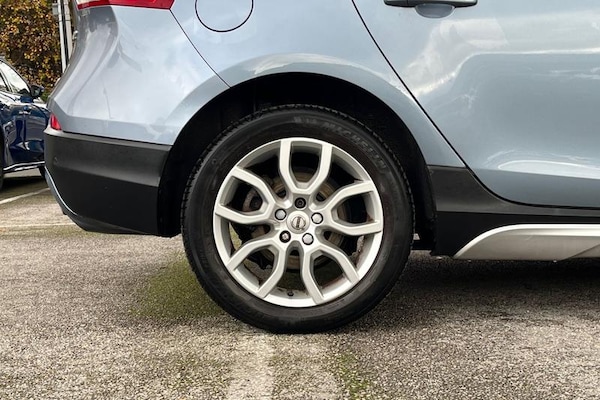 Used Volvo V40 2018 for sale - 76332595: Photo 8