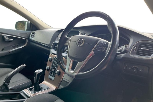 Used Volvo V40 2018 for sale - 76332595: Photo 9