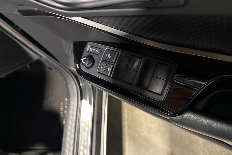 Used Toyota C-HR for sale - 77427188: Photo 16