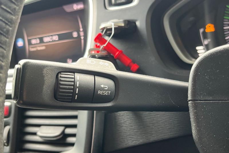 Used Volvo V40 2018 for sale - 76568481: Photo 14