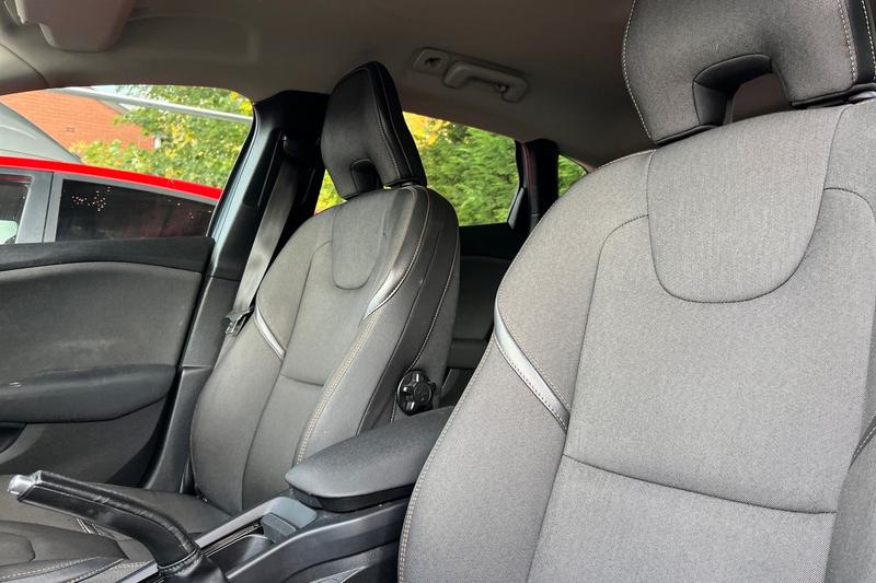 Used Volvo V40 2018 for sale - 76568481: Photo 19