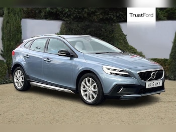 Used Volvo V40 2018 for sale - 76568481: Photo