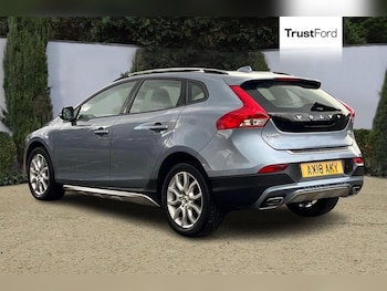 Used Volvo V40 2018 for sale - 76568481: Photo