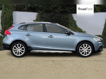Used Volvo V40 2018 for sale - 76568481: Photo