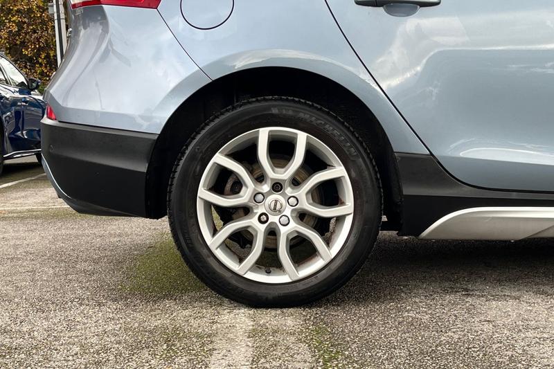 Used Volvo V40 2018 for sale - 76568481: Photo 8