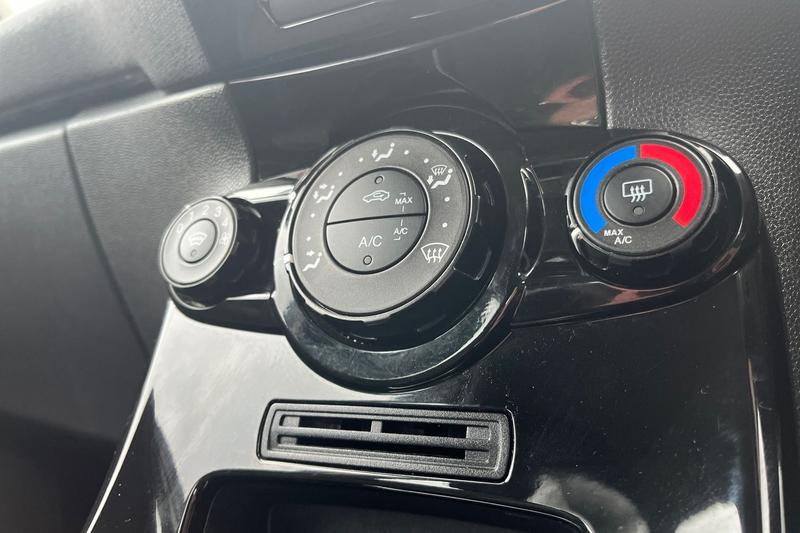 Used Ford Fiesta 2013 for sale - 76467620: Photo 22