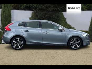Used Volvo V40 2016 for sale - 75038929: Photo