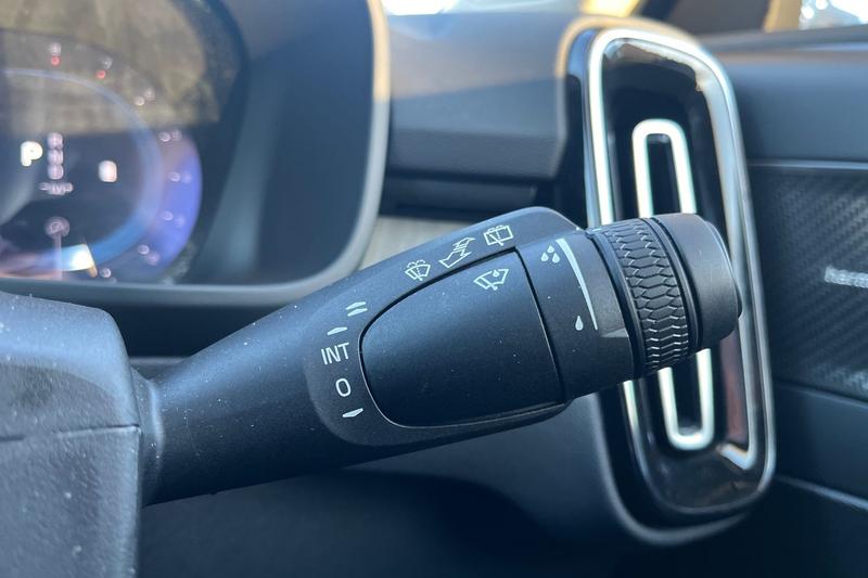 Used Volvo XC40 2025 for sale - 76647116: Photo 15