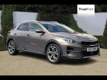 2021 - 3 | Rear View Camera | Heated Seats/Wheel | Partial Leather Seats Manual 5-Door