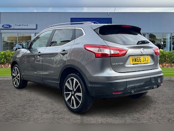 Used Nissan Qashqai 2016 for sale - 76196517: Photo 2