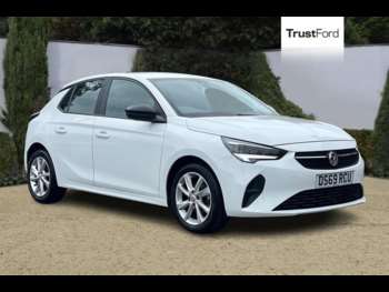 2019 - SE | Rear Parking Sensors | Cruise Control | Low Mileage Manual 5-Door