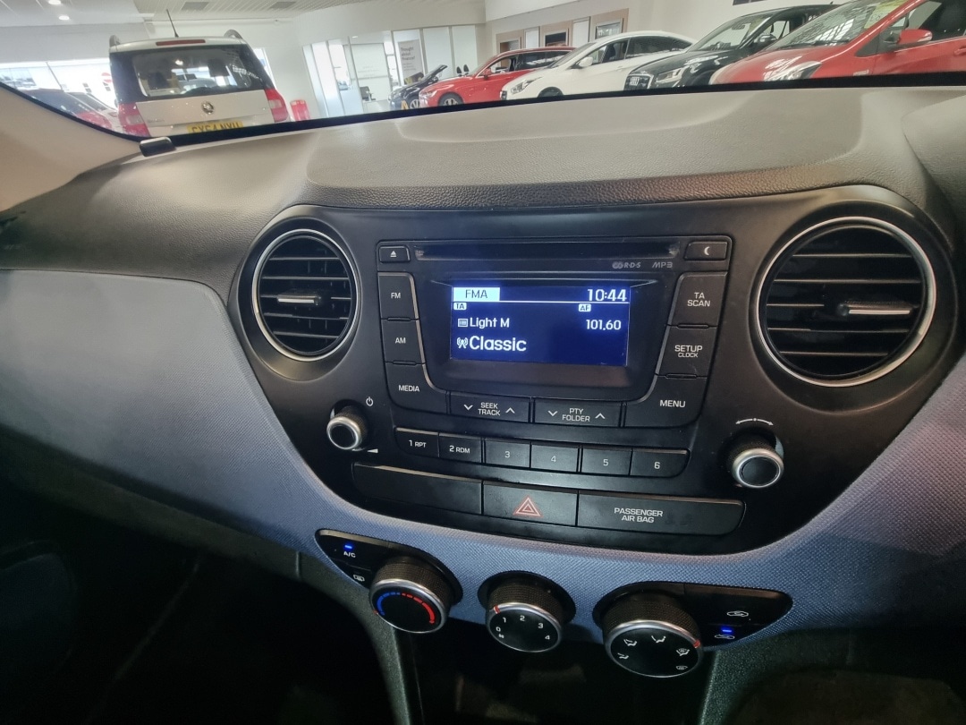 Used Hyundai i10 2015 for sale - 76172776: Photo 13