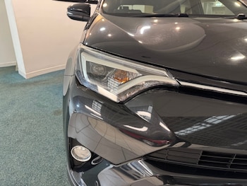 Used Toyota RAV4 2017 for sale - 76934276: Photo