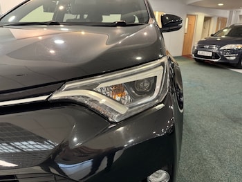 Used Toyota RAV4 2017 for sale - 76934276: Photo