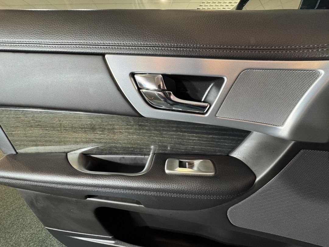 Used Jaguar XF 2015 for sale - 76413073: Photo 13