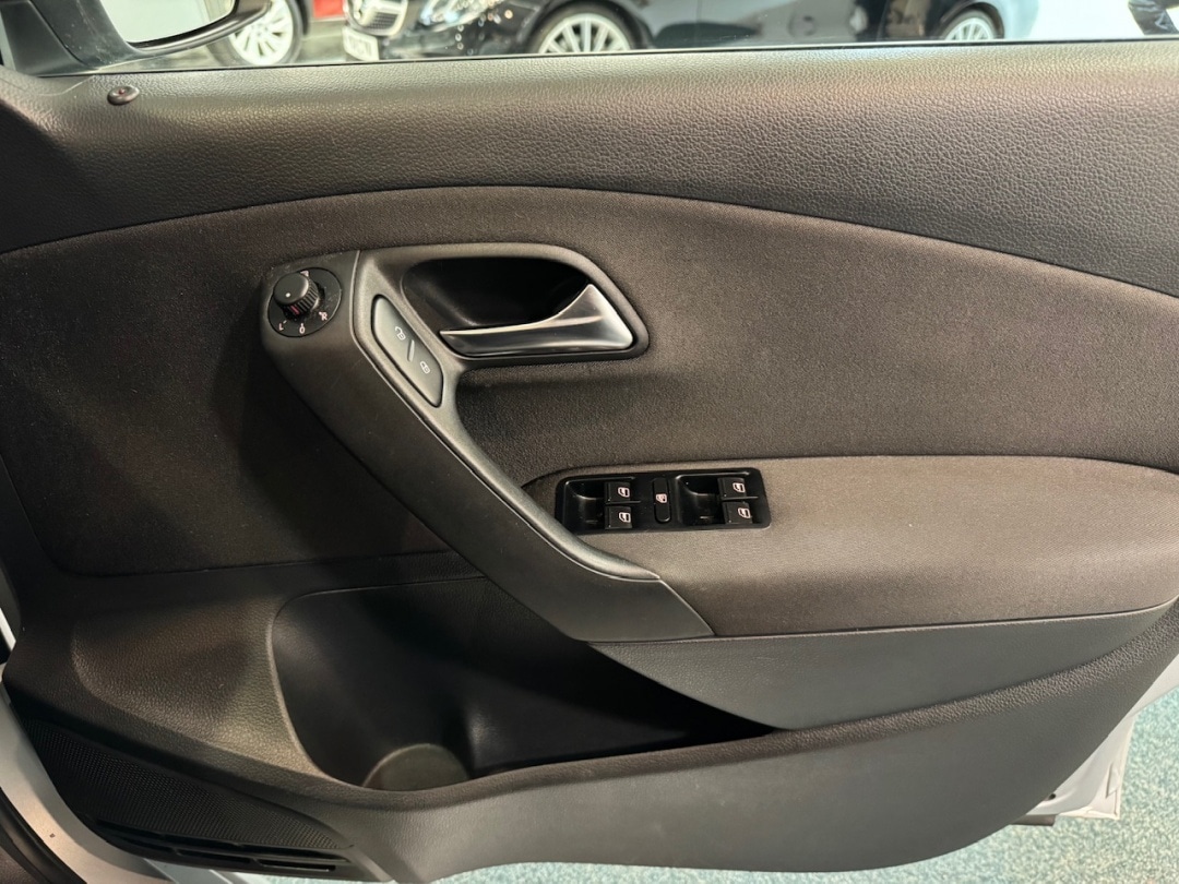 Used Volkswagen Polo 2011 for sale - 77730715: Photo 26