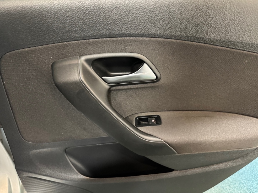 Used Volkswagen Polo 2011 for sale - 77730715: Photo 31