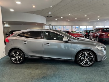 Used Volvo V40 2019 for sale - 77719373: Photo
