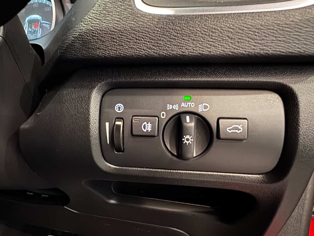 Used Volvo V40 2017 for sale - 75957301: Photo 29