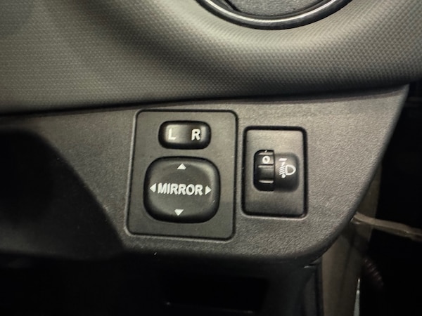 Used Toyota Yaris 2016 for sale - 76332824: Photo 28